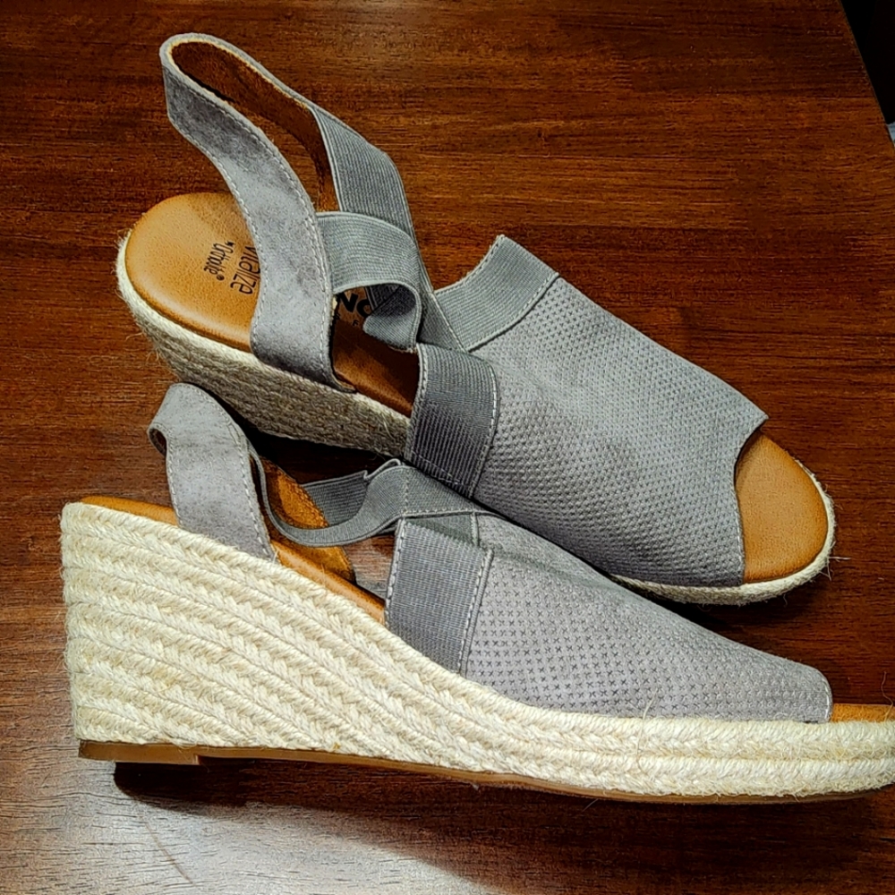 Sonoma sandals